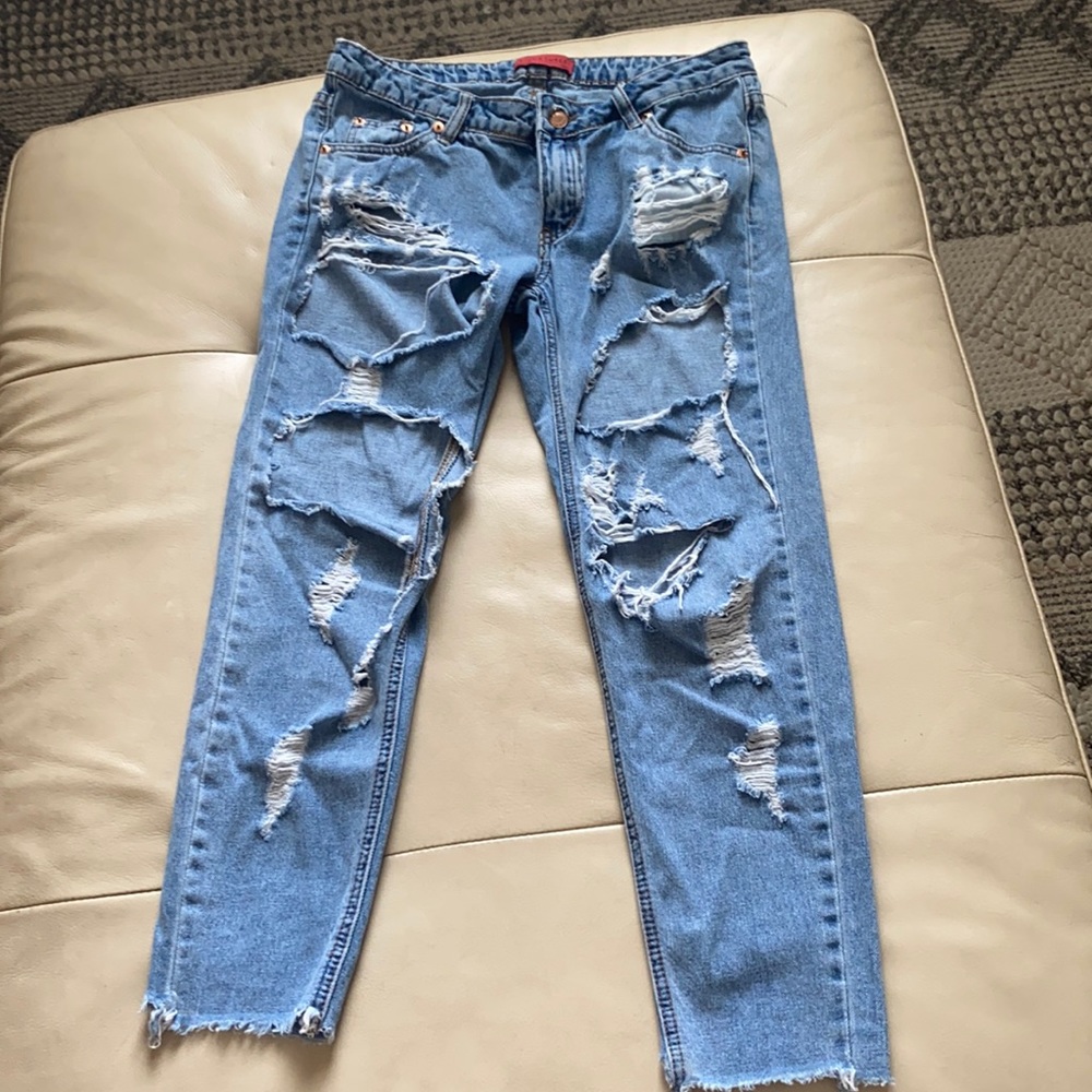 Super ripped jeans boyfriend style